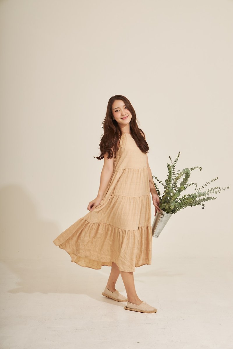 PUIFAI - flowy fabric ruffle dress (beige) - ชุดเดรส - ผ้าฝ้าย/ผ้าลินิน สีกากี