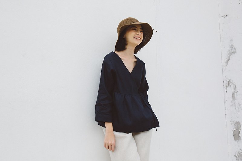 Linen Wrap top with Long sleeves in Navy - 女裝 上衣 - 棉．麻 藍色