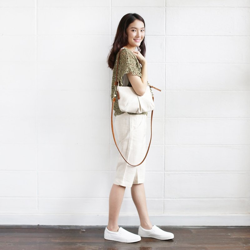 Cross-body and Shoulder Mini Skirt Bags Size S Hand Woven  Natural Color Cotton - 側背包/斜背包 - 棉．麻 白色