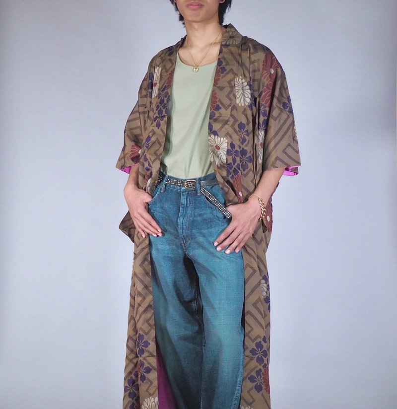 【日本製造】柔軟絲綢和服長袍、男女通用、吉祥圖案、日本禮物 - 女大衣/外套 - 絲．絹 咖啡色