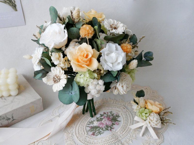 自然型手綁不凋捧花【純白蜜橘】永生捧花/拍婚紗/婚禮/結婚登記 - 乾燥花/永生花 - 植物．花 橘色