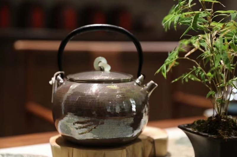 尚幀品 紫皮玉鈕寶珠形銀壺 純銀9999一長大口打出 1200cc - 茶壺/茶杯/茶具 - 純銀 