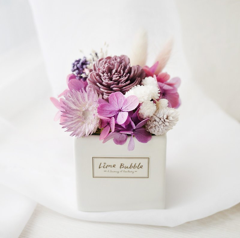 夢のような紫色の魅力的な小さな四角い花のセレモニー - ドライフラワー・ブーケ - 寄せ植え・花 パープル
