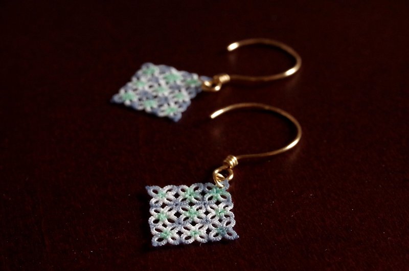 [Hand-dyed] Tatting lace square earrings &lt;Summer rain&gt;