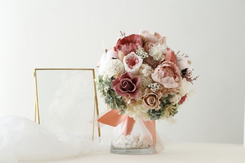 Leisure-r閒暇人‧花藝設計 永生花 永生玫瑰 乾燥花 粉紫色 捧花 新娘捧花 婚禮 伴娘禮 胸花