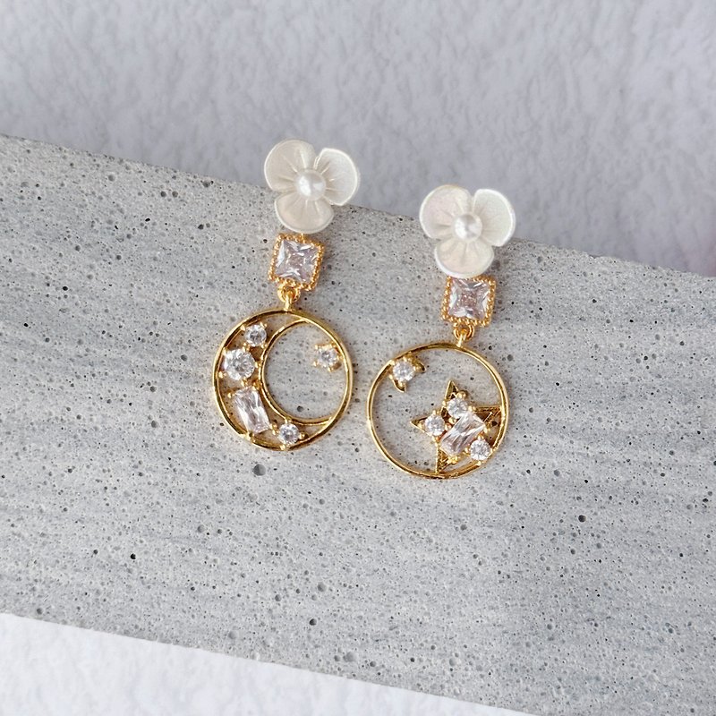 Small flower Stone star moon gold-plated earrings birthday gift best friend gift - ต่างหู - โลหะ สีทอง