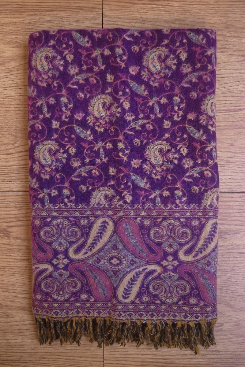 Hand woven Ethinic Shawl / Scarf / Blanket Purple - ผ้าพันคอถัก - วัสดุอื่นๆ สีม่วง
