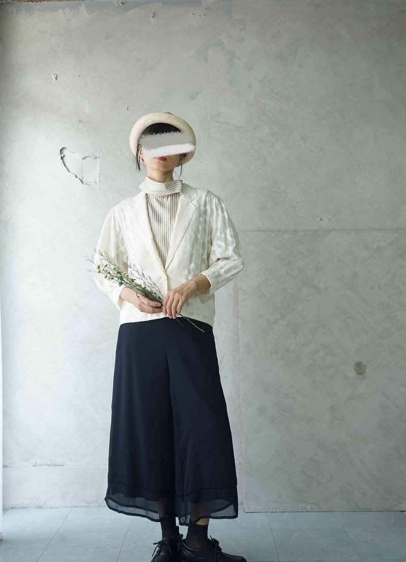 尋寶古著-浪漫米白透膚緹花短版西裝外套 - 女西裝外套 - 棉．麻 白色