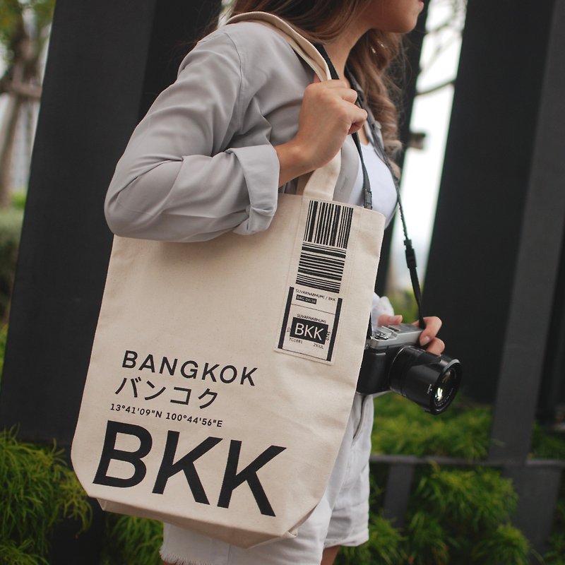 BKK BANGKOK - กระเป๋าผ้าแคนวาส Canvas Tote Bag รุ่น Airport Edition - อื่นๆ - วัสดุอื่นๆ ขาว