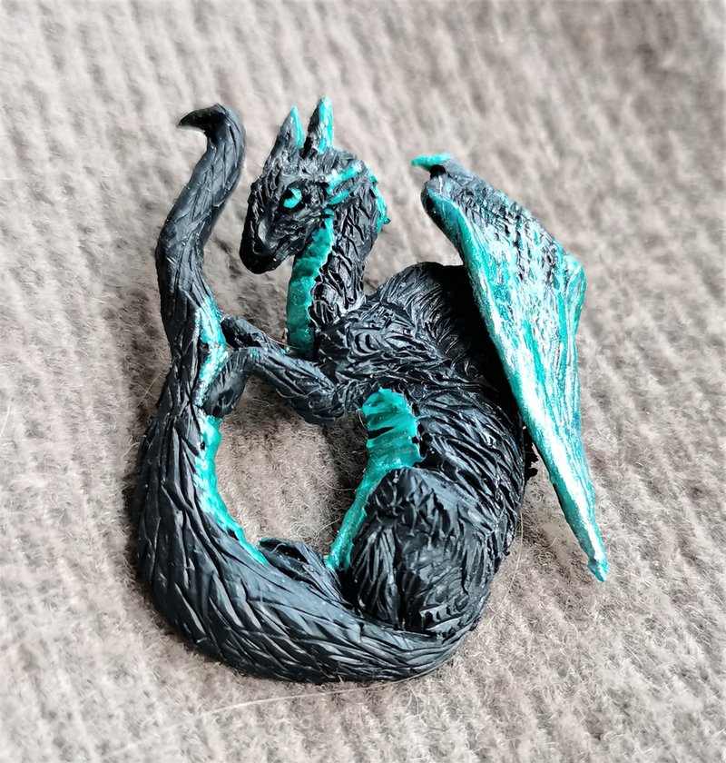 DRAGON BROOCH pin fantasy animal portrait - เข็มกลัด - วัสดุอื่นๆ สีแดง