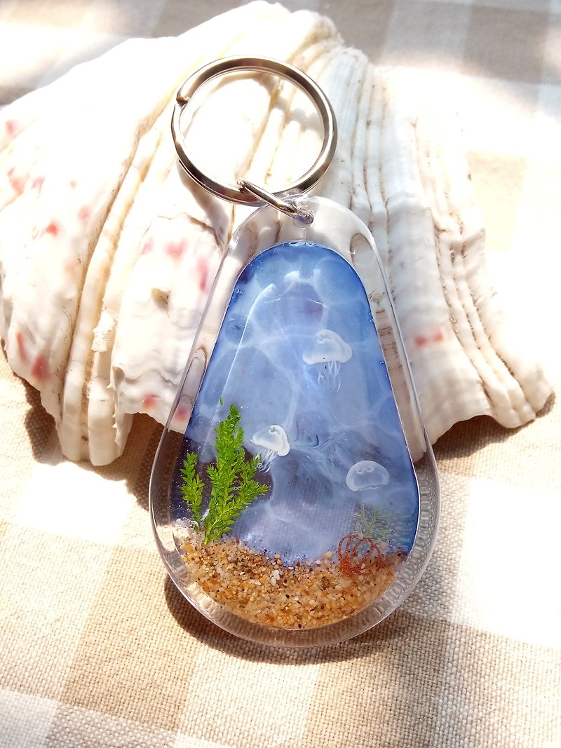 Handmade keychain, handmade with nature, Jellyfish keychain - ที่ห้อยกุญแจ - เรซิน สีน้ำเงิน