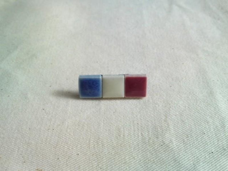 Pin badge of the French flag - Brooches - Other Metals 