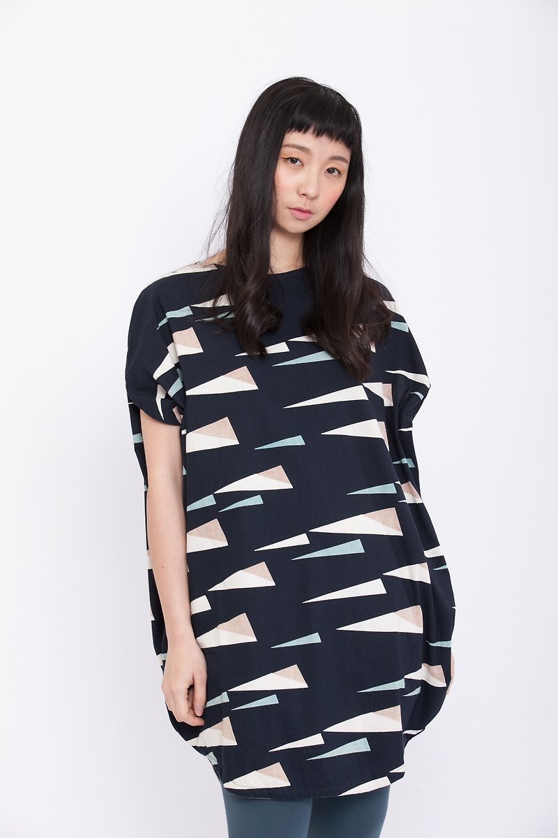 Elliptical geometric stitching dress _ deep Lin Qichuan _ fair trade - ชุดเดรส - ผ้าฝ้าย/ผ้าลินิน สีดำ