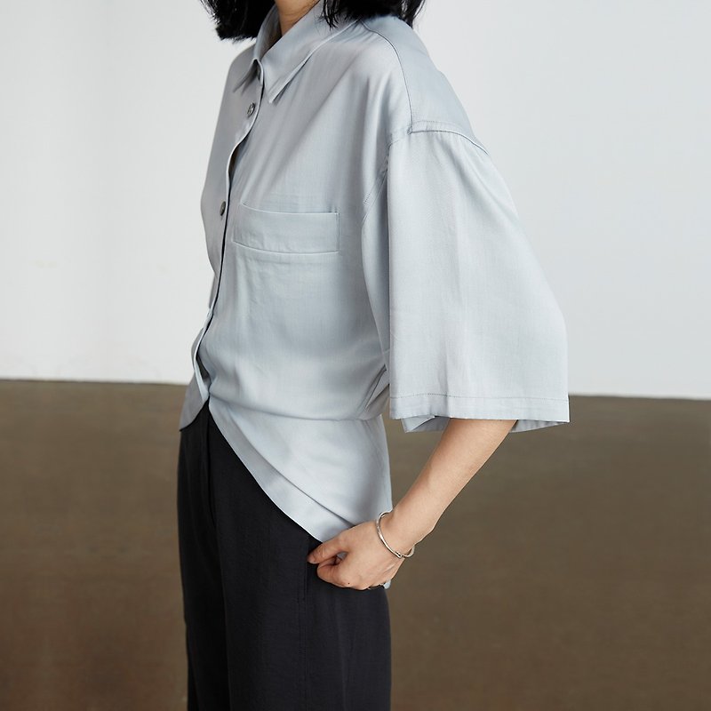 Blue-grey Italian acetate wide-sleeved waist curved five-point sleeve shirt Gao Guo GAOGUO original design