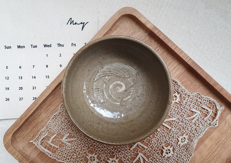 Japanese handmade material sintered pottery bowl - Bowls - Pottery Khaki