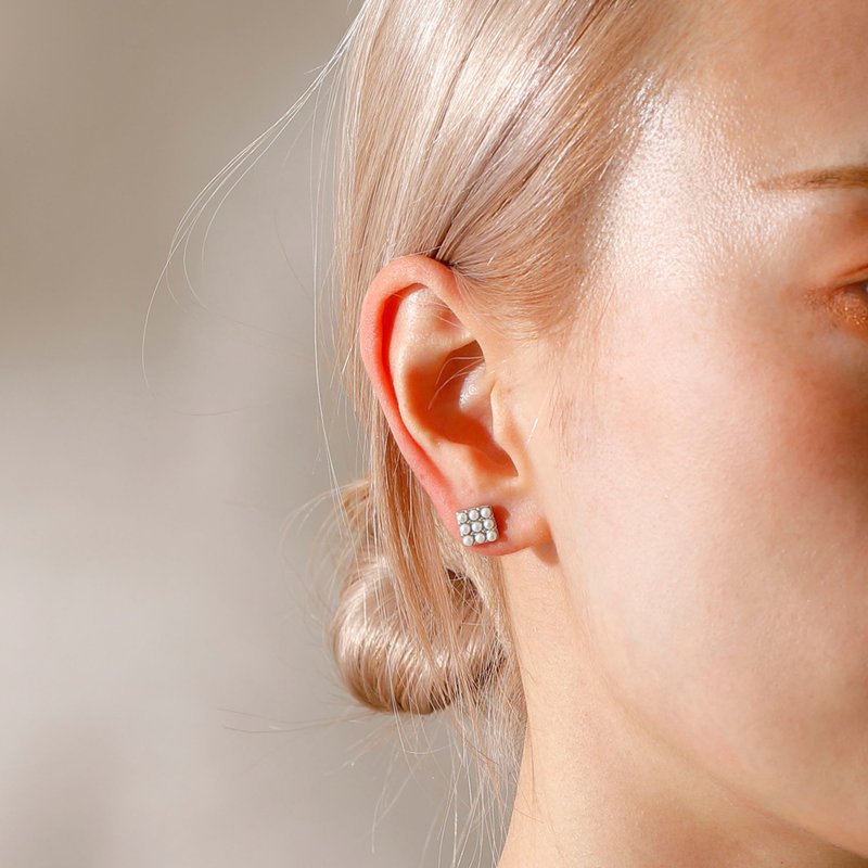 9pearl square pierced earring SV　ニッケルフリー　チタンポスト　パール　スクエア　シルバー - 耳環/耳夾/耳骨夾 - 其他金屬 銀色