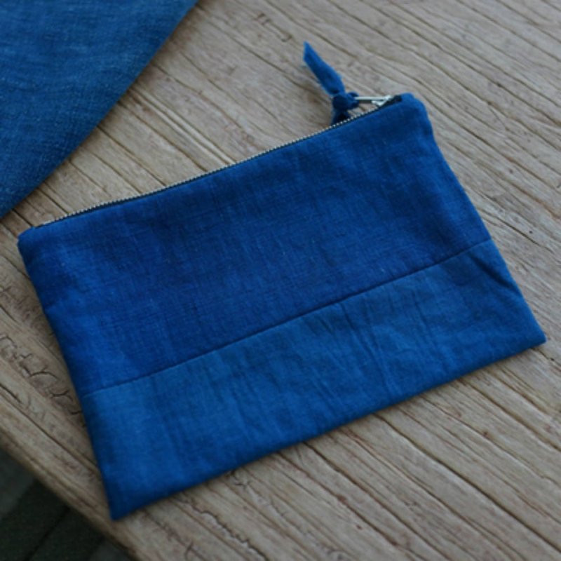 Blue hand-woven shades patchwork storage bag blue dyed zipper clutch bag cosmetic bag pen bag sundries bag - Clutch Bags - Cotton & Hemp Blue