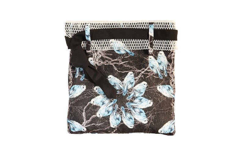 Hong Kong designer brand BLIND by JW bird printing handbag - กระเป๋าแมสเซนเจอร์ - ผ้าฝ้าย/ผ้าลินิน 