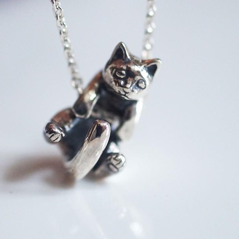 Gri and Lathe's Cat Pendant Latte - Necklaces - Other Metals 
