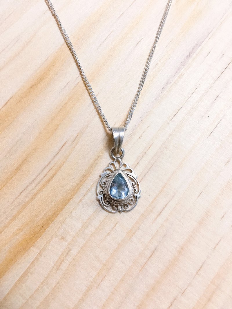 Aquamarine Pendant Handmade in Nepal 92.5% Silver - สร้อยคอ - เครื่องเพชรพลอย 