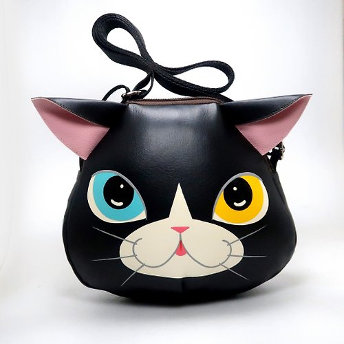 pipo89-dogs-cats Black cat crossbody bag is compact fro carrying mobile phones.