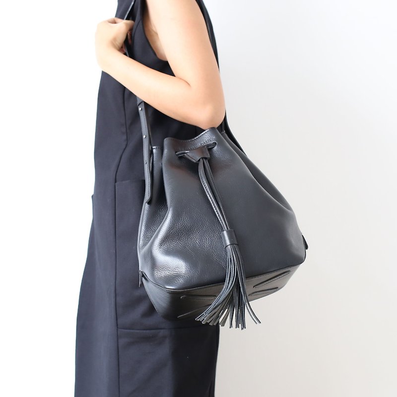 Leicester bucket bag /Black - Messenger Bags & Sling Bags - Genuine Leather Black