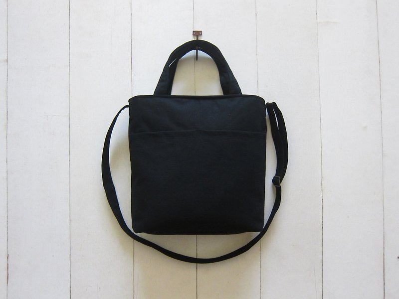 A4 Canvas Tote - Medium size (Zipper Closure W / Adjusted Strap) Black + Black - กระเป๋าแมสเซนเจอร์ - วัสดุอื่นๆ สีดำ