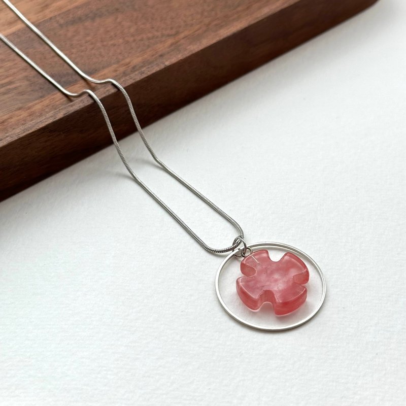 [Lucky Glaze] Watermelon Red Cross Puzzle Round Silver Necklace, Determined and Cheerful in Relationships - Necklaces - Crystal Red