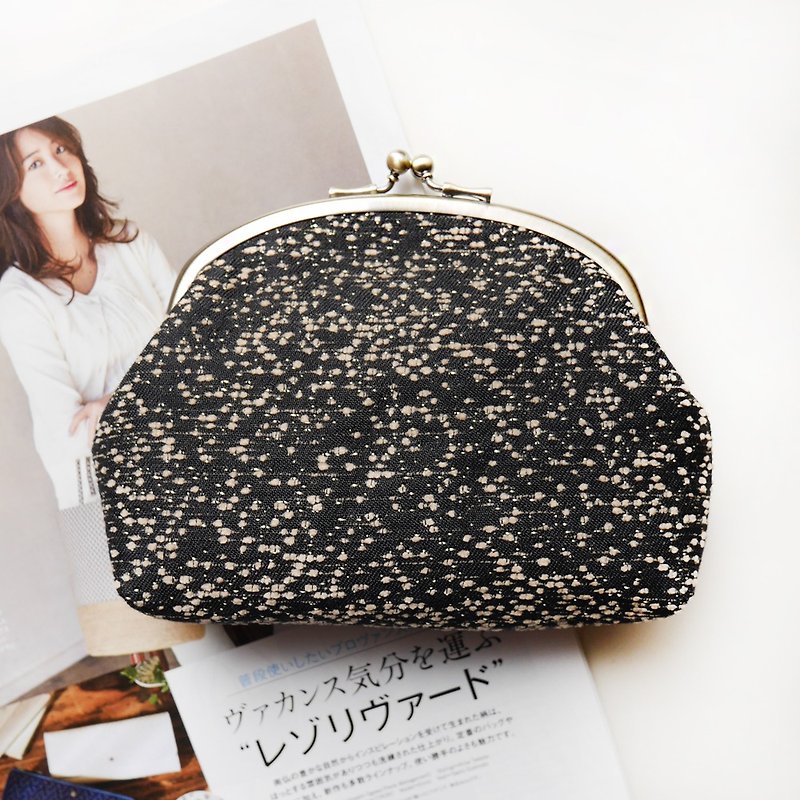 I am a woman's cosmetic bag / sundries / gold package [made in Taiwan] - กระเป๋าเครื่องสำอาง - โลหะ สีดำ
