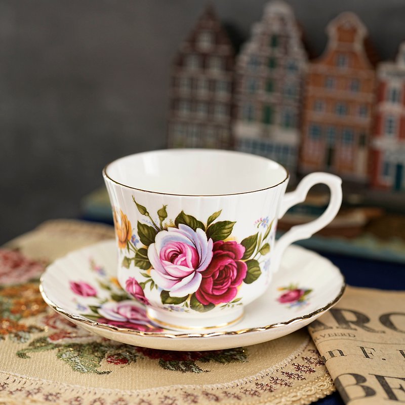 英国王室スタッフォード 三色バラ 半彩 ボーンチャイナ フラワー ティーカップセット/コーヒーカップ
