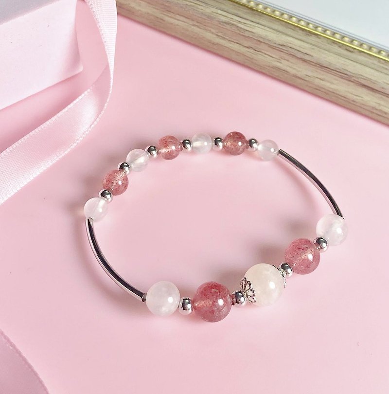 Moon Stone strawberry Natural Stone Crystal Bracelet - สร้อยข้อมือ - คริสตัล สีแดง
