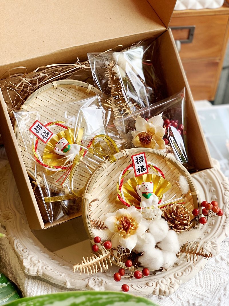 Japanese beckoning cat rice sieve material package. Japanese style. - จัดดอกไม้/ต้นไม้ - พืช/ดอกไม้ สีทอง
