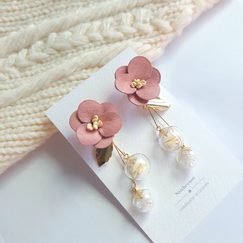 Leather Series-Honey Jar Leather Flower Earrings/ Clip-On - ต่างหู - หนังแท้ สึชมพู