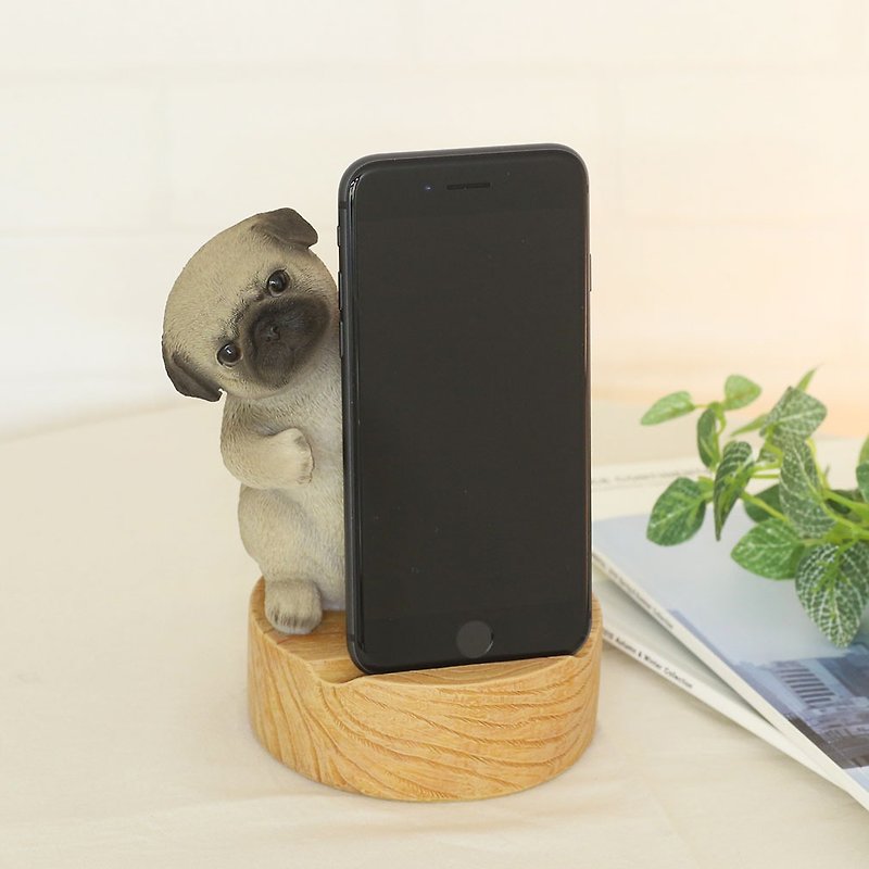 Devalier ca218a [Genuine Product] Dog Figurine Pug Resin Smartphone Stand Gift Cute Birthday Present - ของวางตกแต่ง - เรซิน สีนำ้ตาล