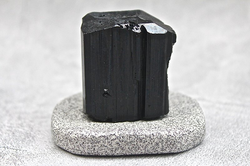 Shizai black tourmaline ore-with base - Items for Display - Stone Black