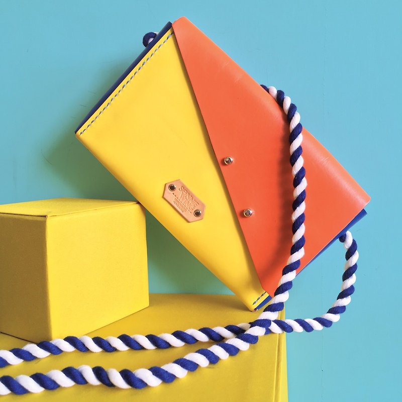 Rectangle Leather Shoulder Bag - กระเป๋าคลัทช์ - หนังแท้ สีเหลือง