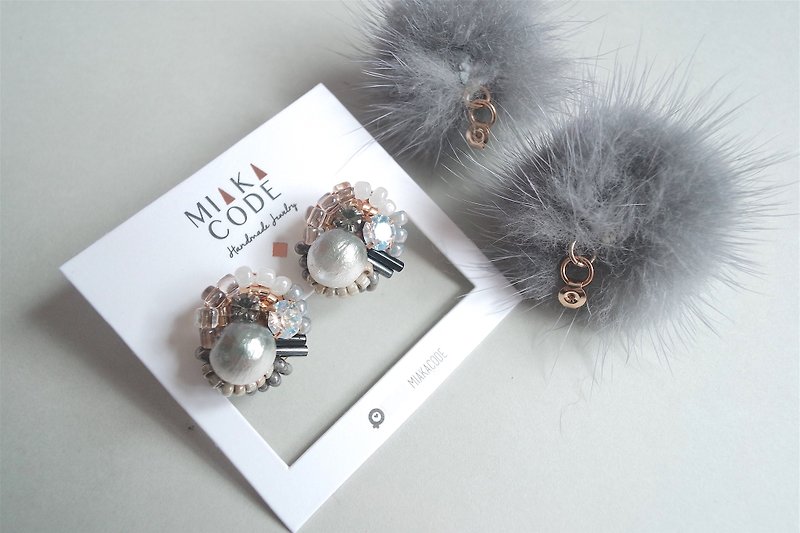 [Autumn and winter new fashion] handmade beaded Swarovski crystal gradient color cotton cotton bead gray hair ball Japan - Earrings & Clip-ons - Other Materials Gray