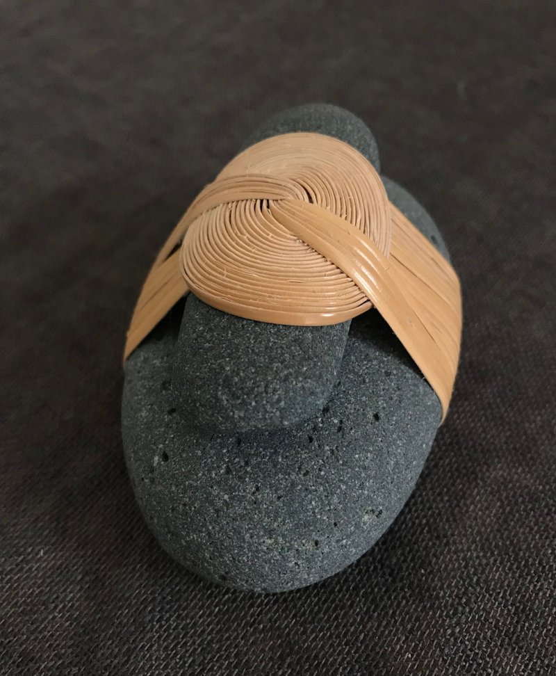 Two Woven Stones (medium) - 擺飾/家飾品 - 石頭 灰色