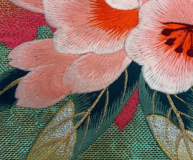 色打掛からつくるアートパネル vintage kimono 刺繍着物 和モダン 和風インテリア プレゼント 花柄 結婚祝 新築祝 縁起物  額装インテリア ６ - ショップ 雅-MIYABI- ウォールデコ・壁紙 - Pinkoi