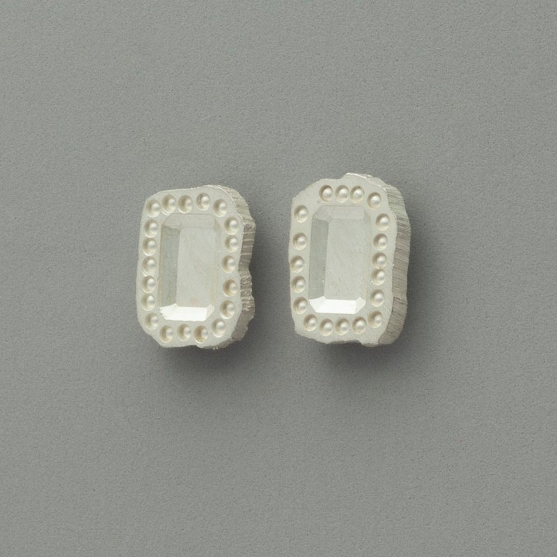 WHITE DAYS square sterling silver stud earrings - ต่างหู - เงิน สีดำ