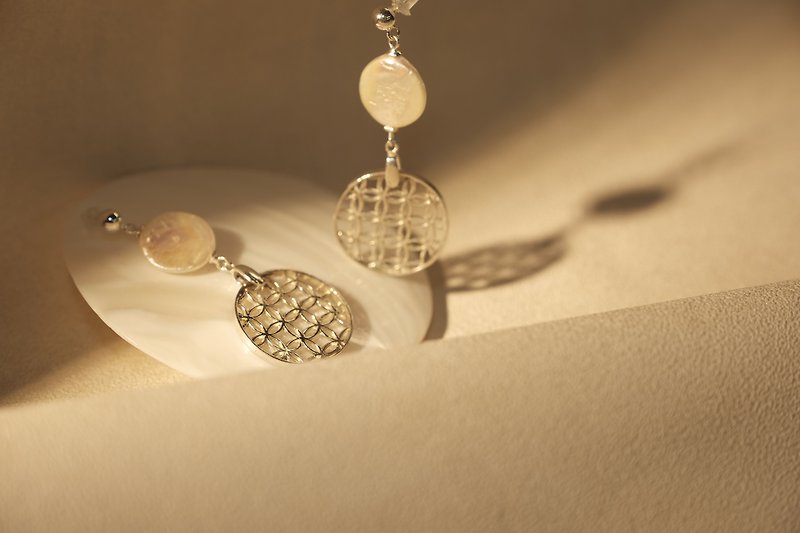 Deep Sea Treasure-Joint Limited Style-Large Window Flower Pearl Dangle Earrings