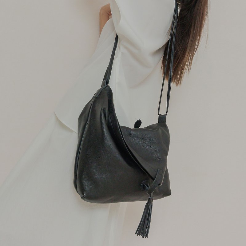 Wandering wind pure heart - tassel embellished backpack - black - Messenger Bags & Sling Bags - Genuine Leather Black