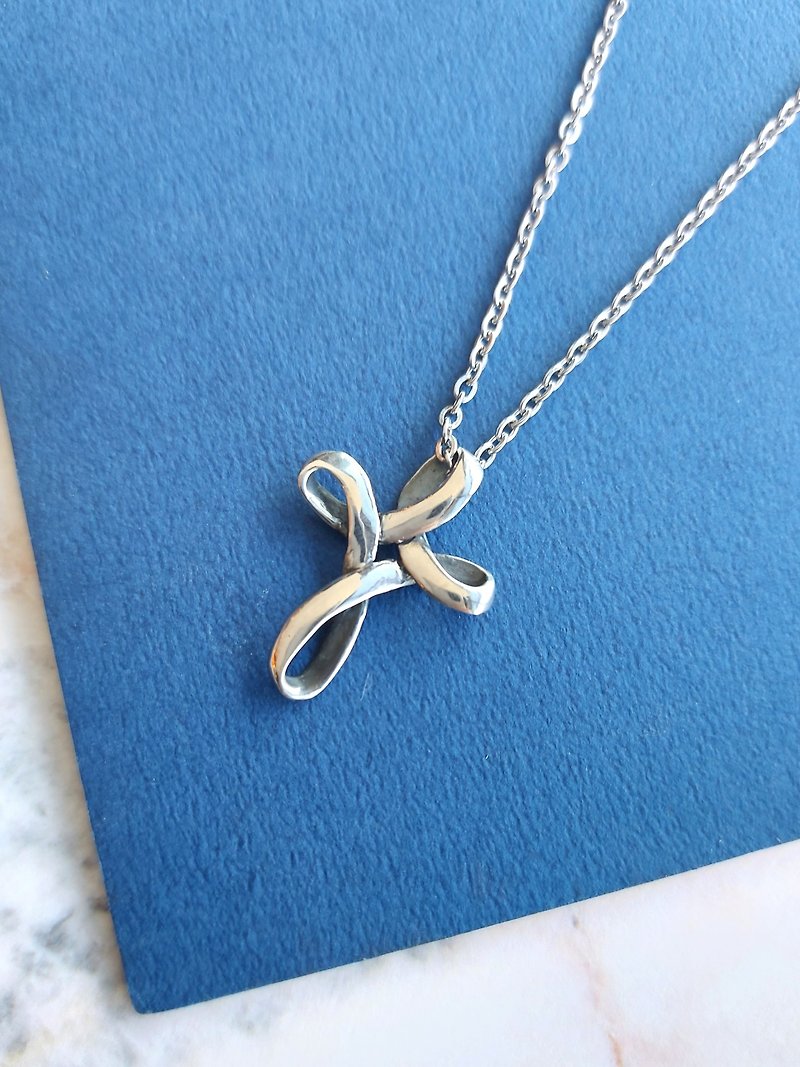 Fast shipping 925 sterling silver double-sided streamline Silver and black two-color cross necklace Mobius Unlimited - สร้อยคอ - เงินแท้ สีเงิน