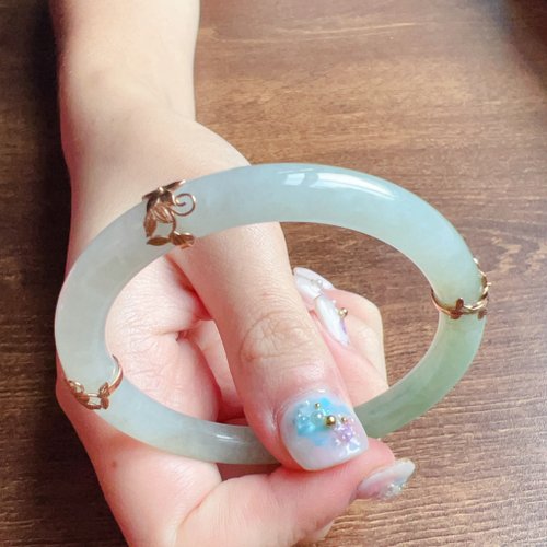 瓔珞珠寶盒 E.L.Jewelry Box 冰種飄綠翡翠貴妃鐲手鐲 18K金 | 17.5圍 | 天然緬甸玉翡翠A貨
