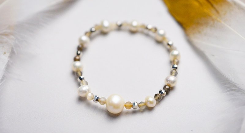 Pure handmade backbone gold sun stone pearl bracelet - สร้อยข้อมือ - เครื่องเพชรพลอย หลากหลายสี