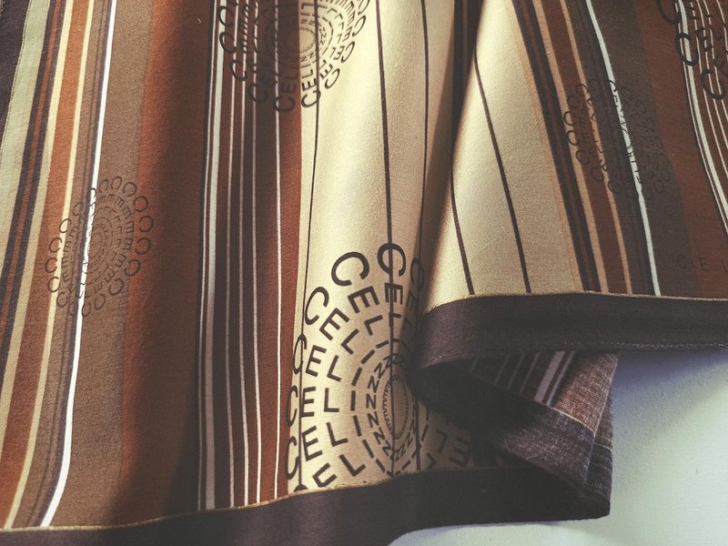 セリーヌ ヴィンテージ ハンカチーフ タイポグラフィック円形ロゴモチーフ BR 20 x 19.5 インチ - ハンカチ - コットン・麻 カーキ