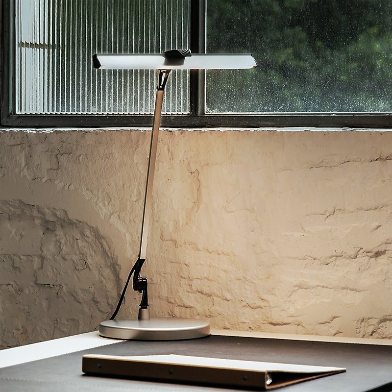 USERWATS designer desk lamp LED 9W three-segment brightness touch light reading desk lamp with adjustable angle