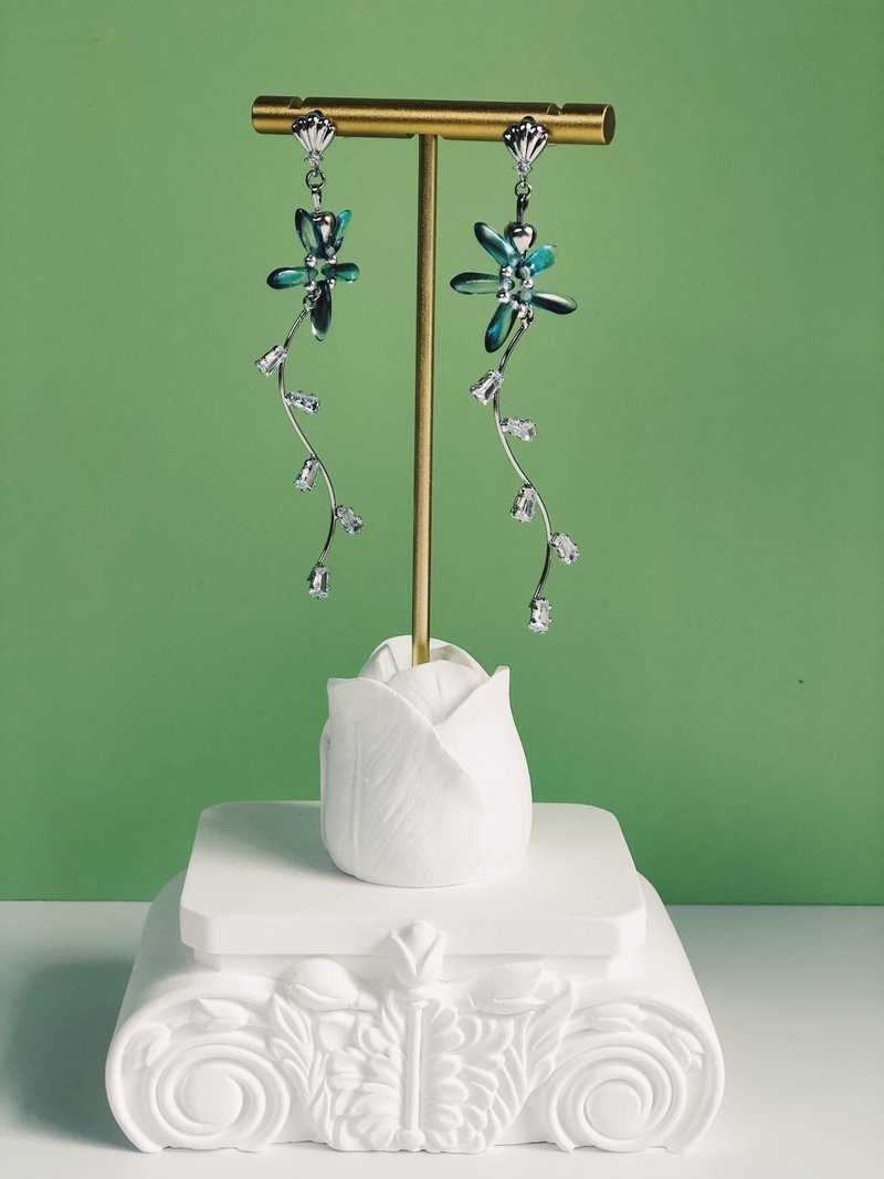 Original light blue leaf earrings - ต่างหู - วัสดุอื่นๆ สีน้ำเงิน