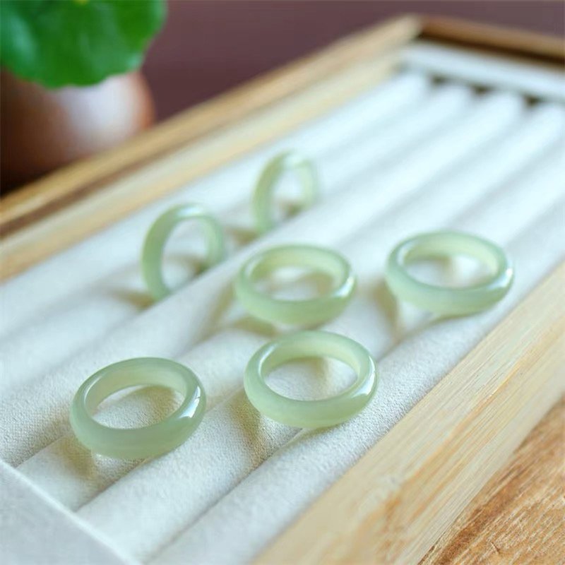 【素圈戒指】天然和田玉淺色系戒圈/玉石玉器戒指首飾禮品 - 戒指 - 玉石 綠色