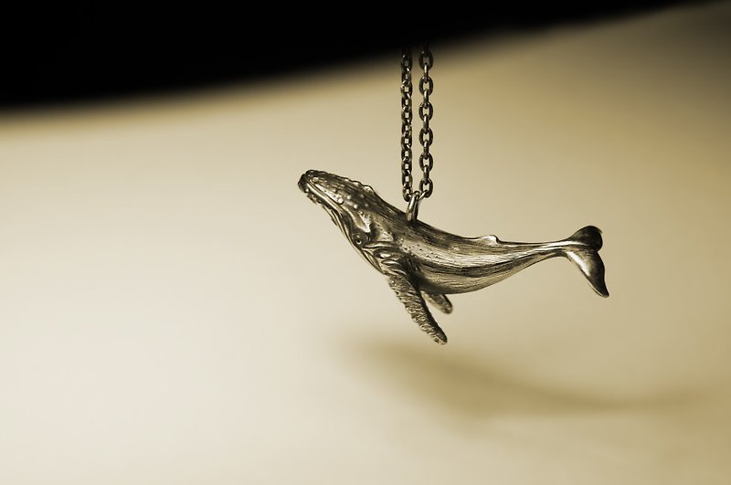 3D Humpback Whale Necklace - สร้อยคอ - โลหะ สีเงิน